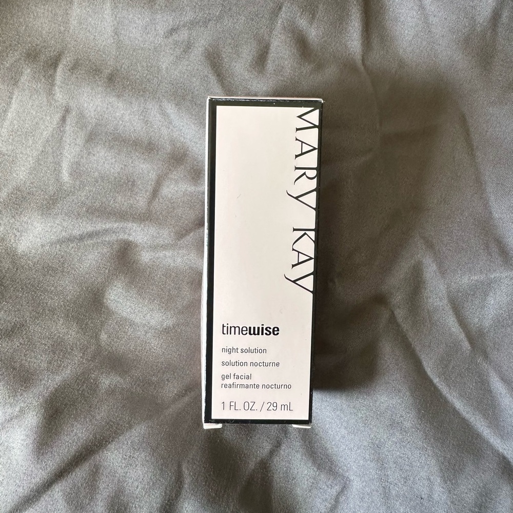 Mary Kay Timewise Night Solution Gel - Silver and White
